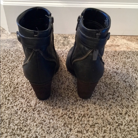 Vince Camuto VC-Hiller Bootie - Picture 3 of 7